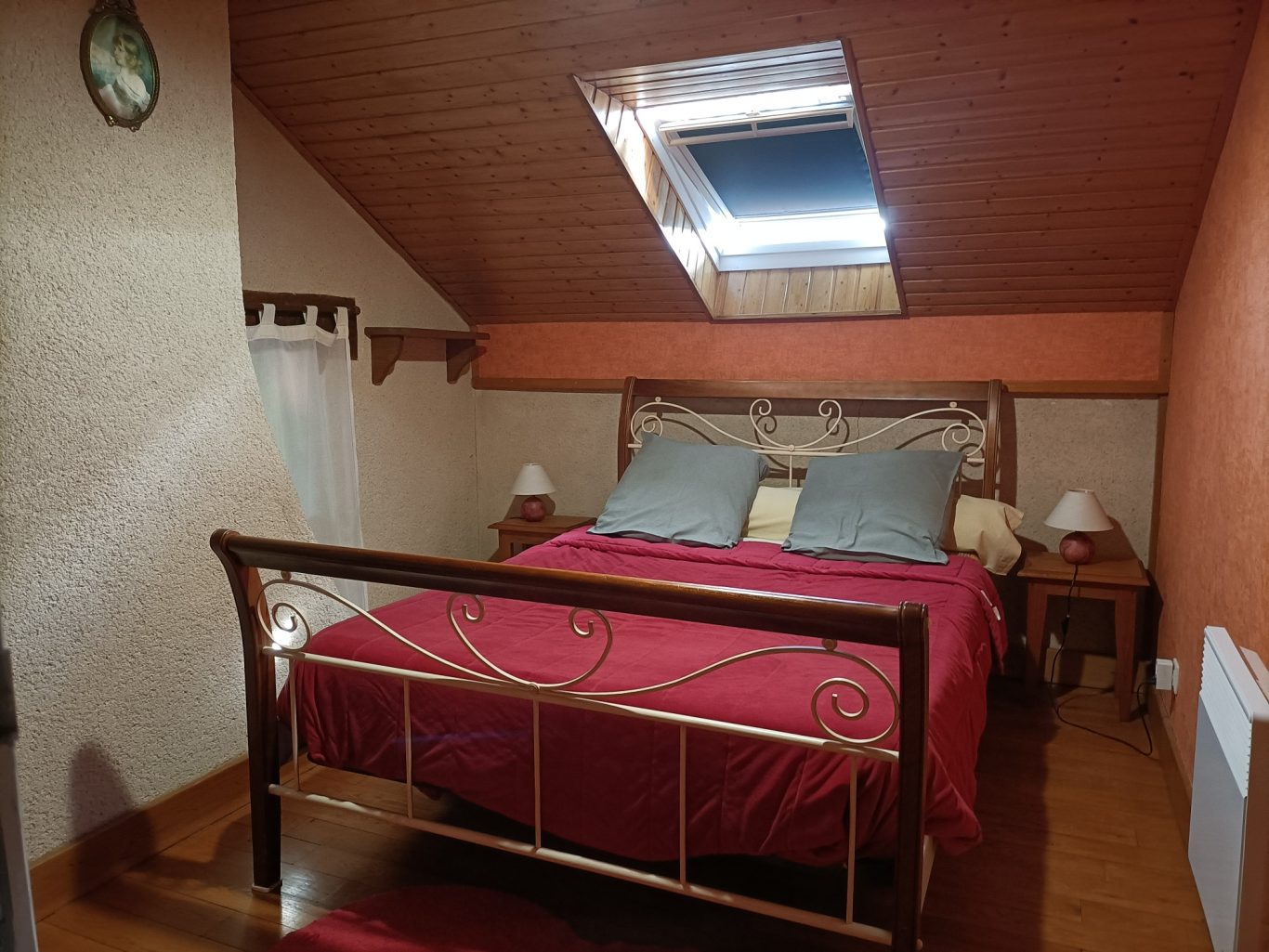 Chambre 1, lit de 140x190 Chambre La Piera et Lou Garric