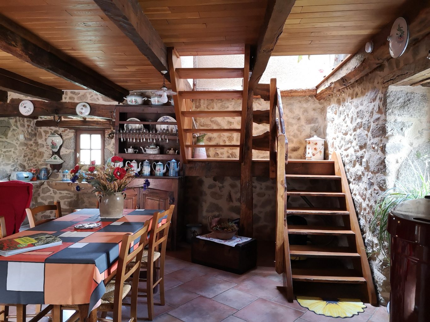 Pour l'accès aux chambres L'escalier d'accès aux chambres